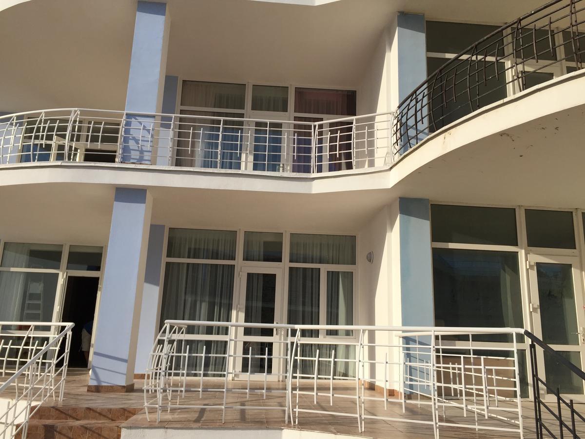 Town-House Golden Bugaz Appartamento Karolino-Buhaz Esterno foto